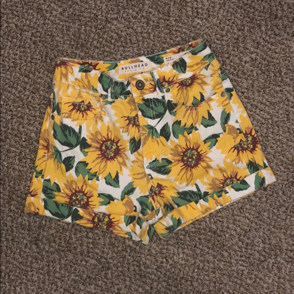 Sunflower mom short